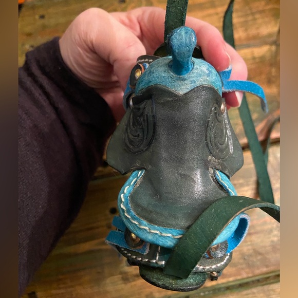 Vintage Made In Mexico Turquoise Leather Mini Saddle Stamped Crossbody Bag - Picture 4 of 12